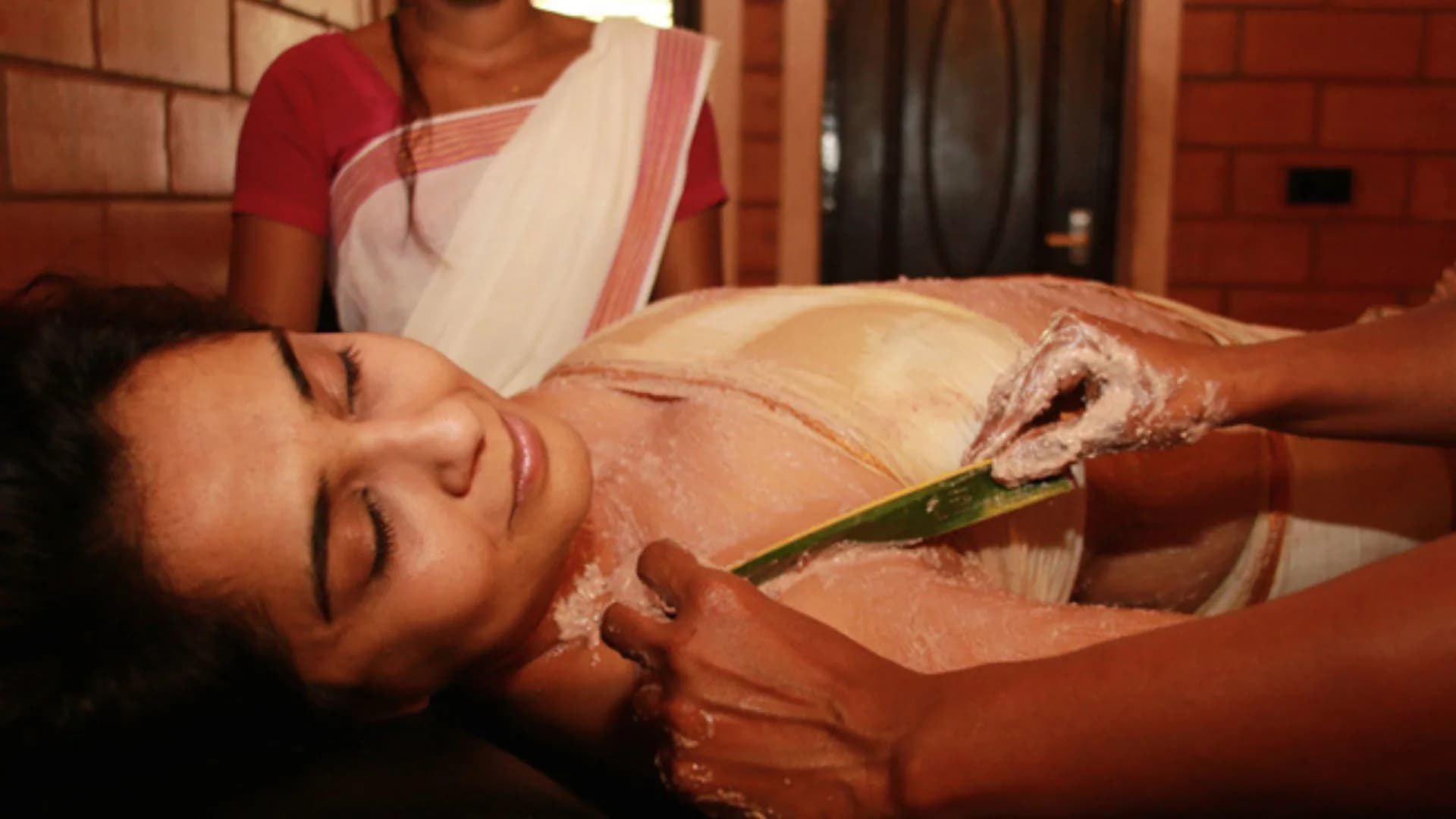 21 Days Muscular Disorders Ayurvedic Treatment Package wellness retreat in Kochi, India